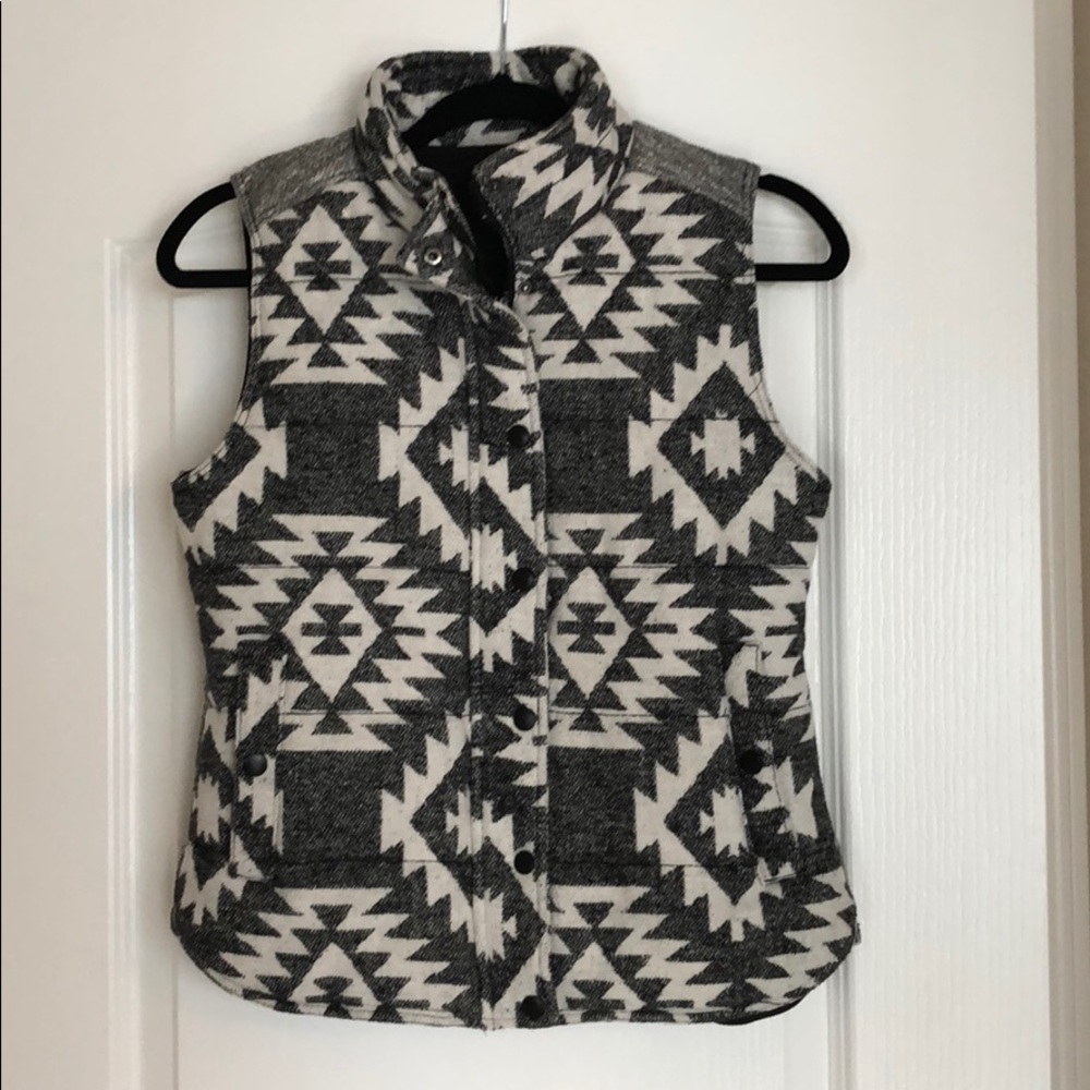 Aztec grey, white and black vest